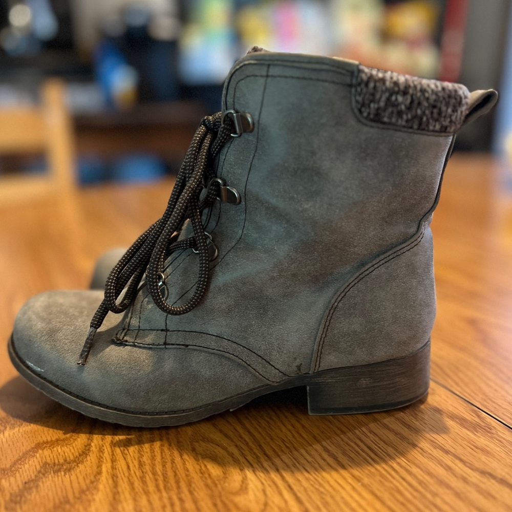 Jelly pop ankle booted. Grey. Women’s size 7.5